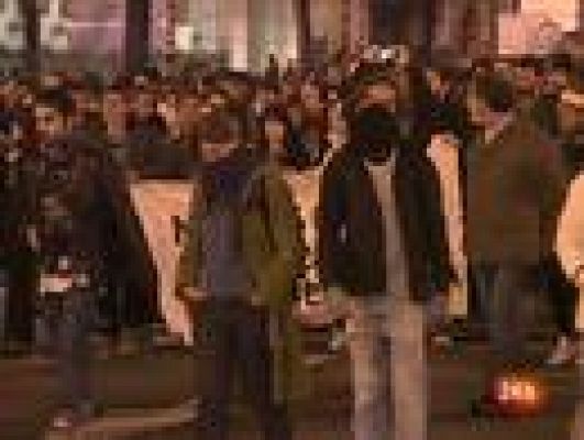 "Indignados" recorren el centro de Madrid contra el desalojo del hotel Madrid