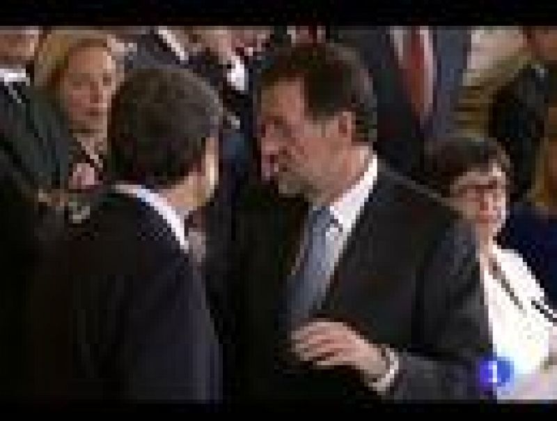 Zapatero y Rajoy apoyan la reforma de los tratados en los actos del día de la Constitución