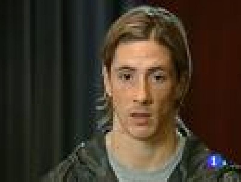 El delantero del Chelsea Fernando Torres asegura que "está muy caro" jugar en Inglaterra y cree que "no hay urgencias" en el Chelsea. Respecto a la Eurocopa, asegura que espera "estar allí", aunque reconoce que irán los mejores. Además, ha elogiado e