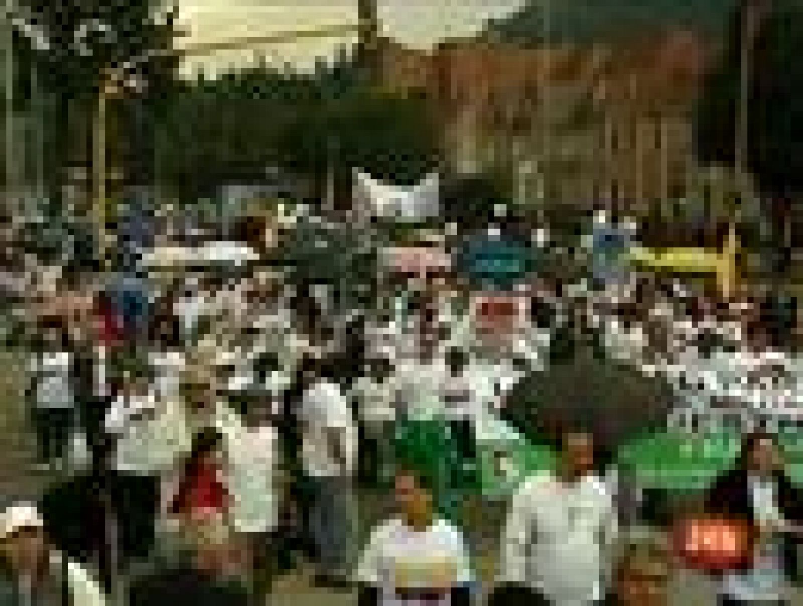  Miles de colombianos han tomado las calles y las plazas de más de 40 ciudades y pueblos del país para dar un ultimátum a los violentos y exigir la liberación de todos los secuestrados, en una jornada marcada por la exigencia de la paz en un país que vive un conflicto interno desde hace casi 50 años.