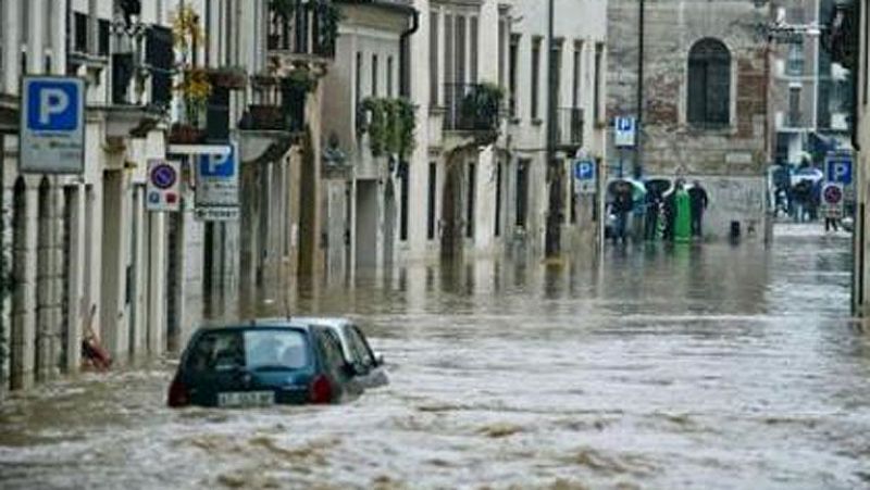 El norte de Italia vivió a prinicpios de noviembre de 2011 unas violentas inundaciones que anegaron de agua y lodo muchas localidades.