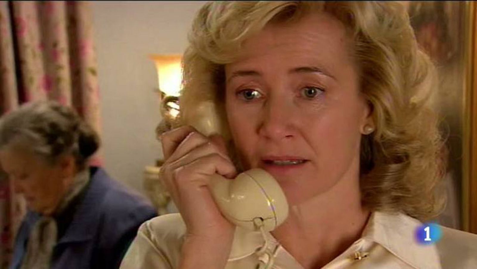 Cuéntame cómo pasó - Merche se entera accidentalmente de la gravedad de su enfermedad (Cap. 228) | Ver