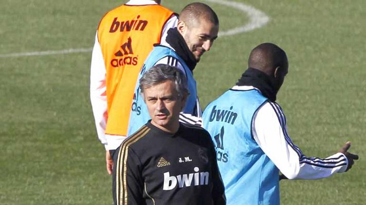 Telediario 1 - El dilema de Mou: ¿Higuaín o Benzemá?