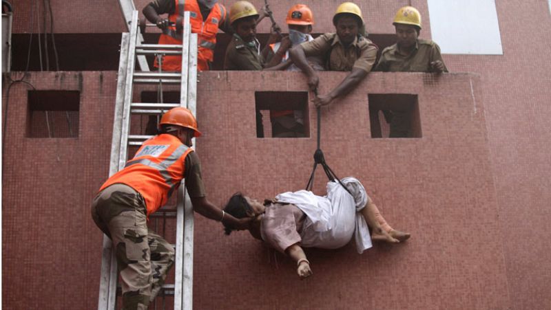 Mueren 60 personas en el incendio de un hospital en Calcuta 