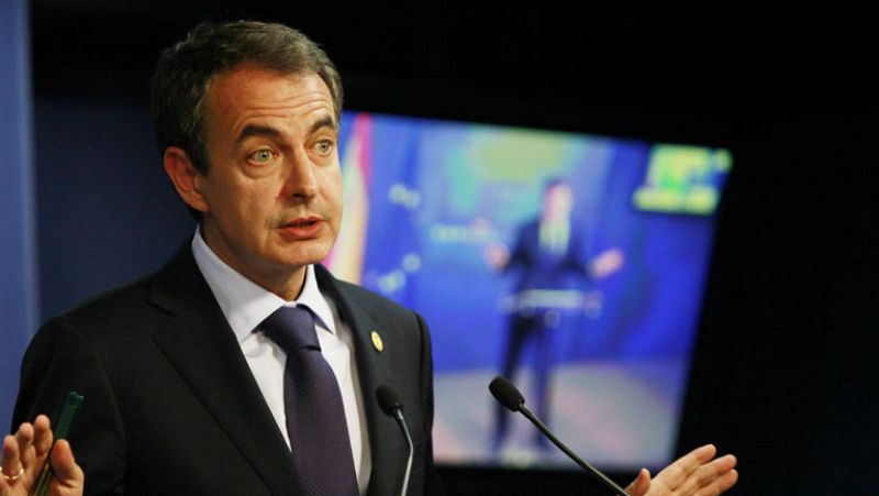 Zapatero se muestra satisfecho de los resultados en su última cumbre europea como presidente 