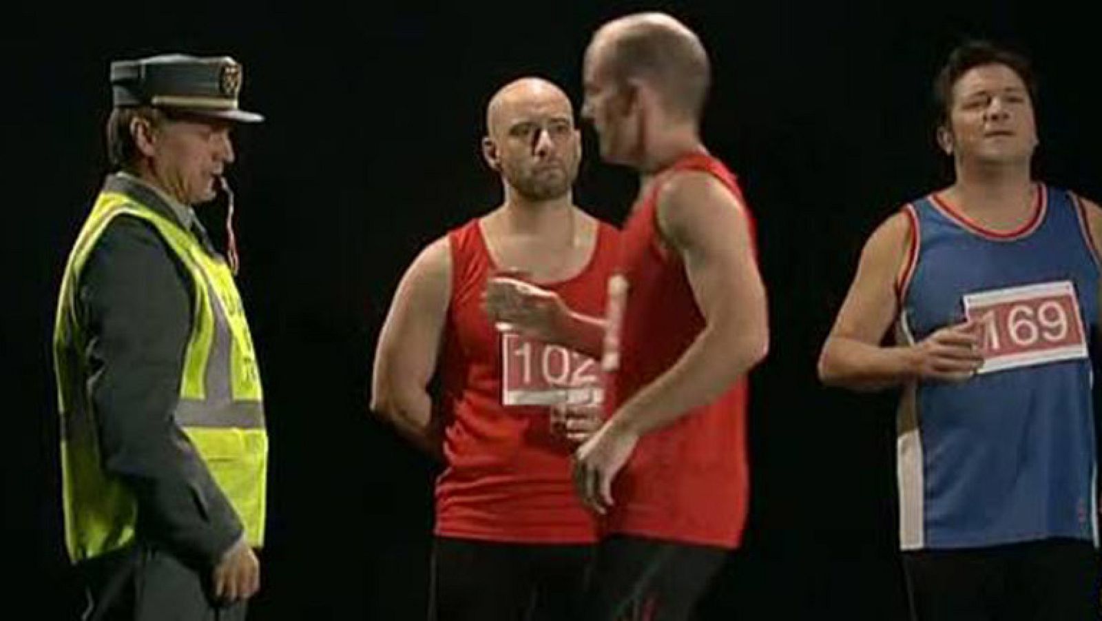   Dentro del teatrillo del refranero español, José Mota parodia el refrán "Agua que no has de beber, déjala correr"