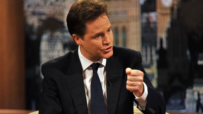 Telediario 1 - Nick Clegg critíca a Cameron