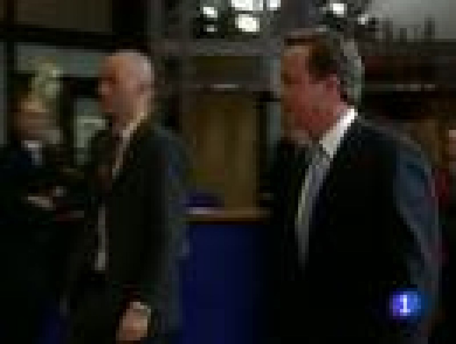 Cameron explicará su decisión de vetar los cambios en el Tratado Europeo