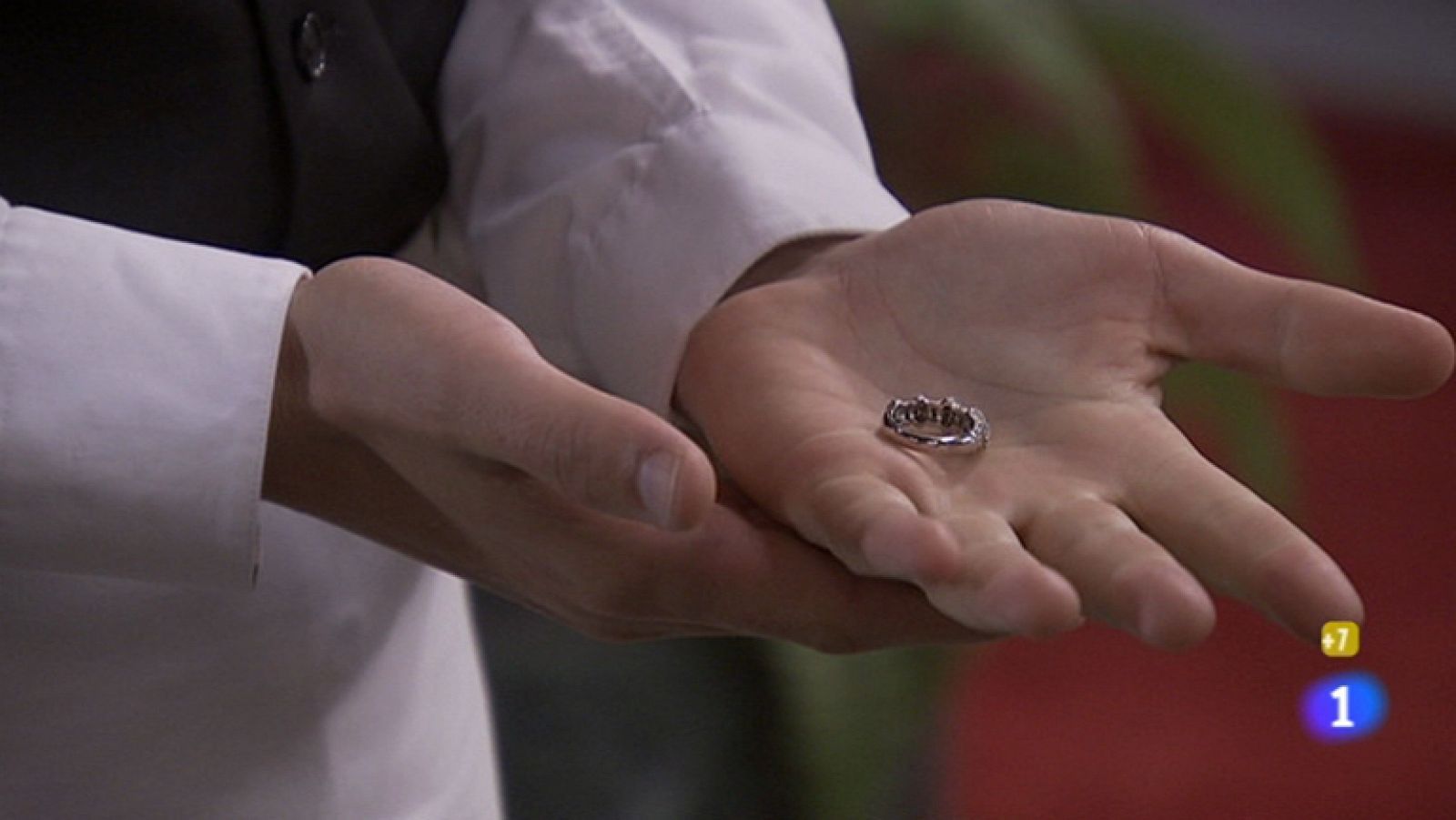 Amar - Gerardo pide matrimonio a Chelo