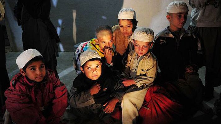 Telediario 1 - Rescatadas 54 personas en Pakistan