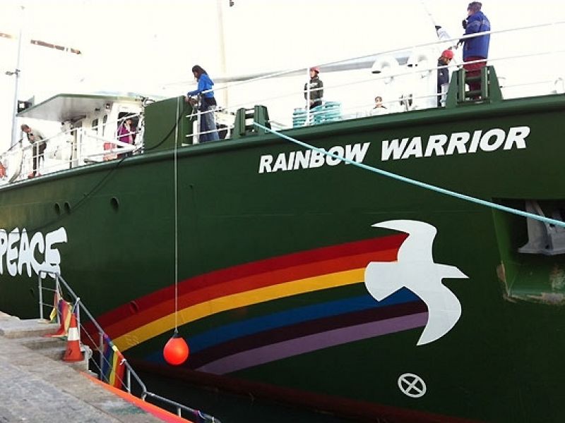  Greenpeace celebra su 40 aniversario y lo hace presumiendo de tener el barco más "verde del mundo" durante la presentación de su nuevo buque insignia, el Rainbow Warrior III: el velero más ecológico de la organización, capaz de navegar impulsado sól