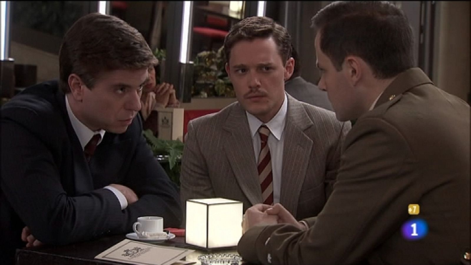 Amar en tiempos revueltos - T7 - Capítulo 71  - Rubín, dominado por la inquietud, huye de casa de Rocío - Ver ahora