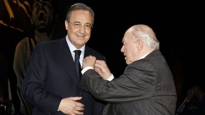 Telediario 1 - Florentino recibe insignia de oro