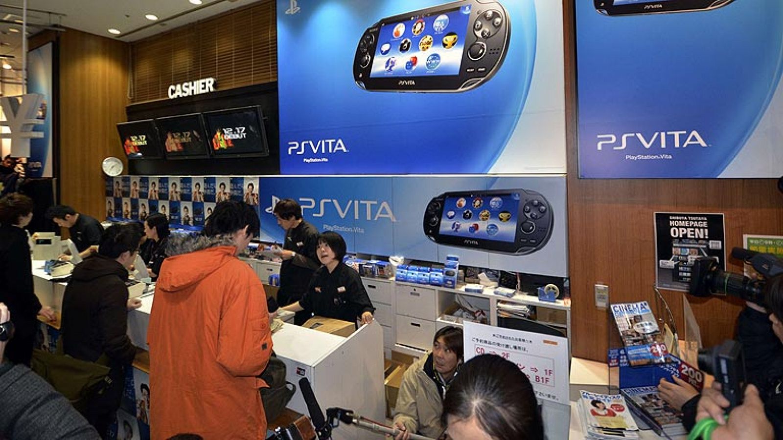 Largas colas en Japón para comprar la nueva PS Vita