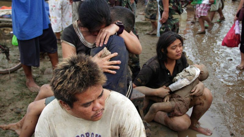 Telediario 1 en cuatro minutos - 17/12/11 