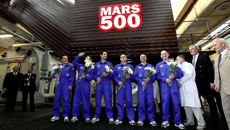 500 días metidos en una cápsula para simular el viaje a Marte. Ese ha sido el particular reto de un grupo de "astronautas" que, sin salir de la Tierra, han hecho frente a las penalidades de un viaje al 'planeta rojo'.