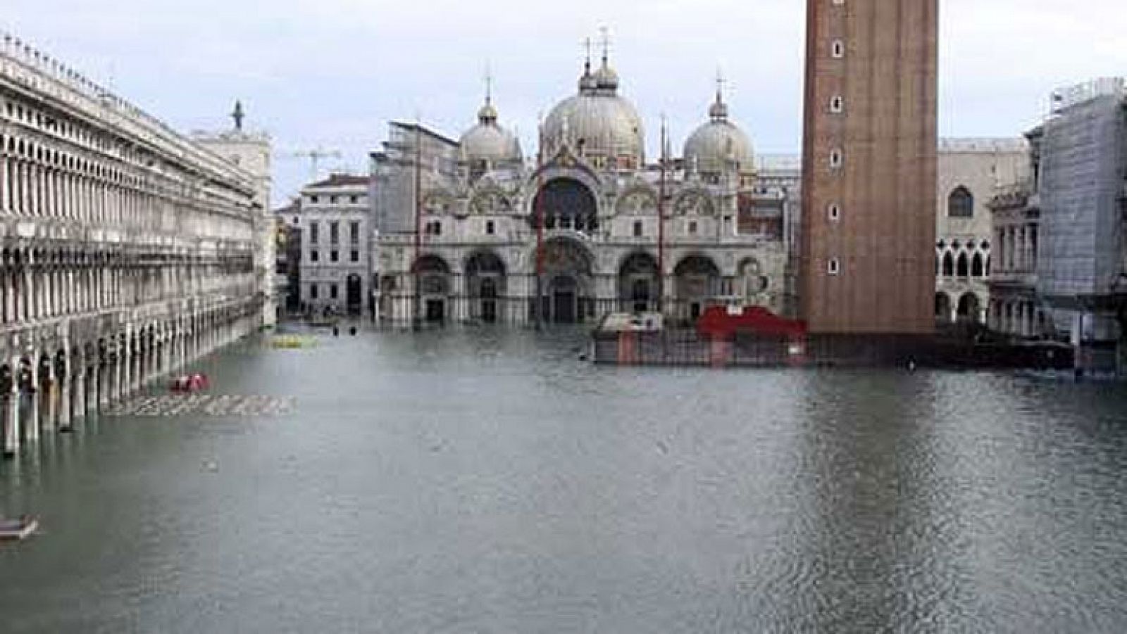 La Plaza de San Marcos, en Venecia, sufre periódicas inundaciones cuando sube el nivel del agua en la bahía en la que está la ciudad italiana. Así lo ha vivido On OFF
