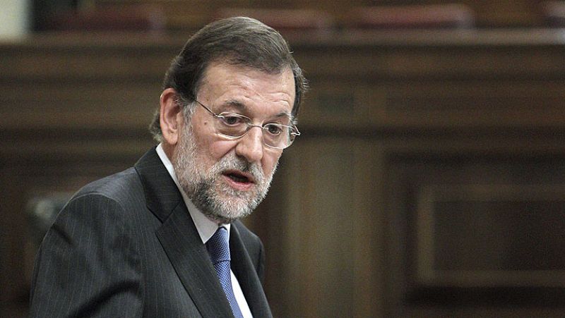  El futuro presidente del Gobierno, Mariano Rajoy, ha dicho  al portavoz de Amaiur, Iñaki Antigüedad, que lo único que están esperando los españoles es que ETA anuncie su disolución irreversible y le ha advertido: "Yo a usted no le debo nada".