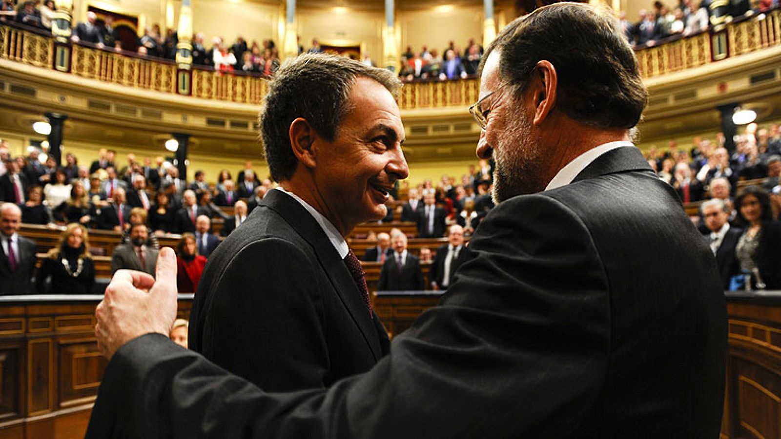 El líder del Partido Popular y futuro presidente del Gobierno, Mariano Rajoy, ha concluido su intervención en el debate de investidura con varios elogios a José Luis Rodríguez Zapatero