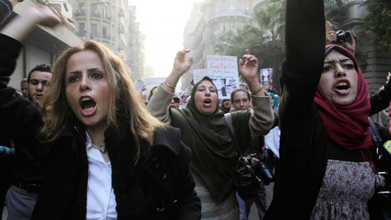 Sin programa: Las mujeres protestan contra la junta militar egipcia | RTVE Play