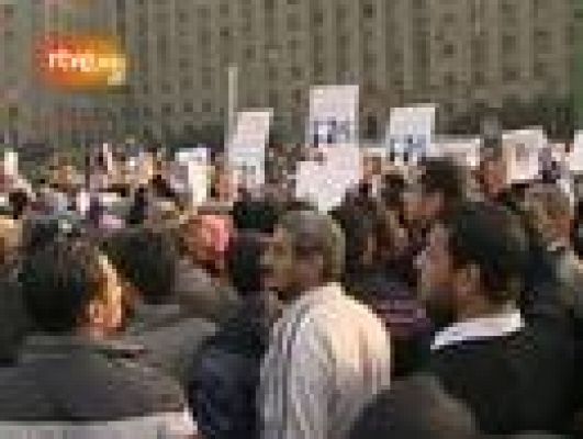 Las mujeres protestan contra la junta militar egipcia