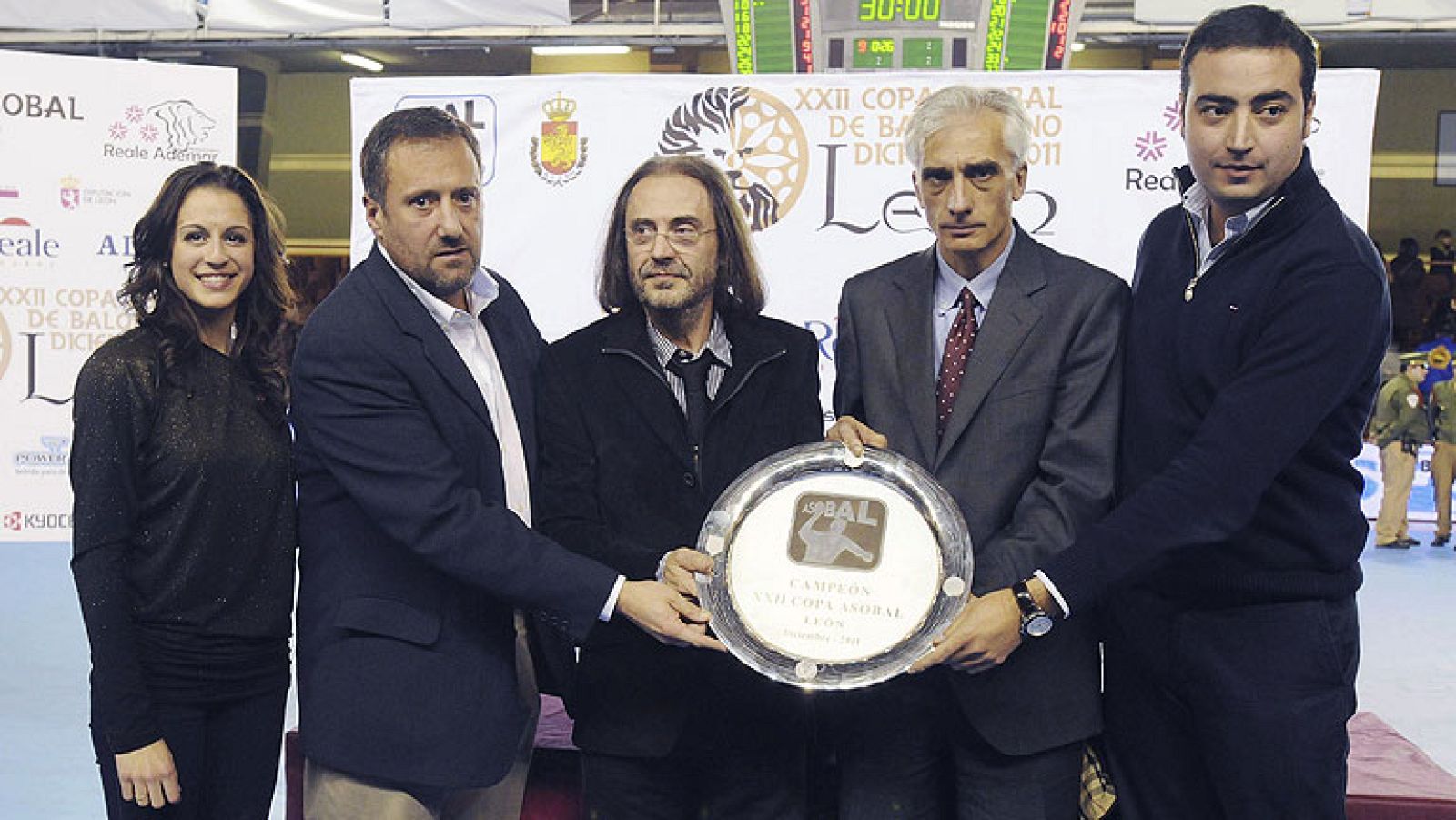 León acoge este miércoles y jueves la XXI edición de la Copa  Asobal, que reunirá a FC Barcelona Intersport, Balonmano Atlético de  Madrid, Reale Ademar León y Cuatro Rayas Valladolid, los cuatro  primeros clasificados tras la primera vuelta liguera.