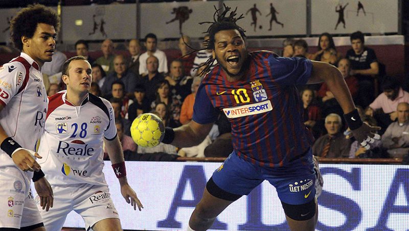 El FC Barcelona se proclamó campeón de la Copa Asobal tras derrotar por 28-27 al Reale Ademar de León, que dispuso hasta de dos opciones para haber forzado una prórroga que quizá mereció por su enorme trabajo ante un equipo azulgrana que siempre domi