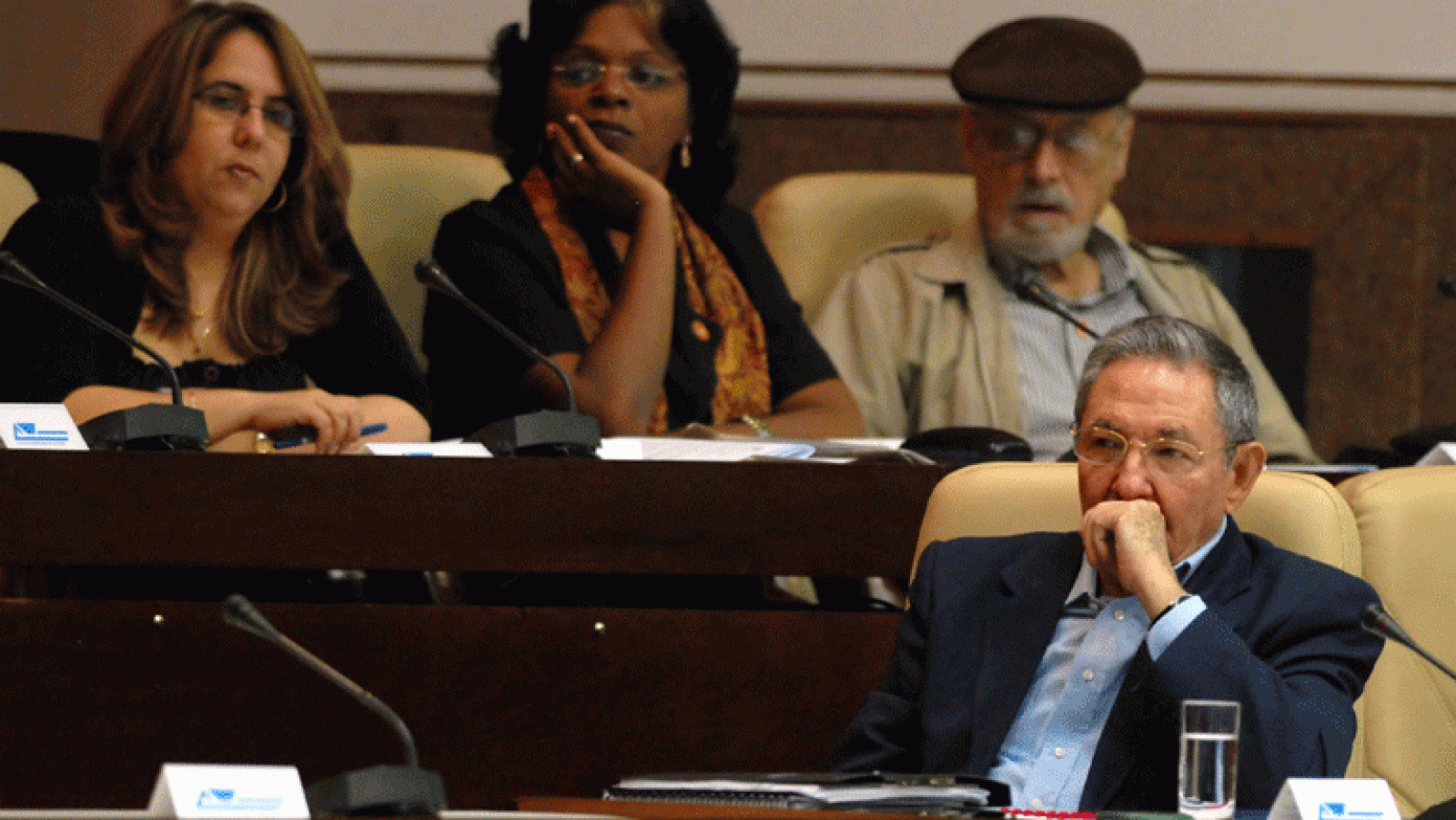 Raúl Castro anuncia en la Asamblea Nacional 2.900 nuevos indultos - Informativo 24h | Ver