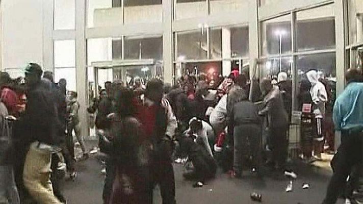 Informativo 24h - Patadas y empujones al inicio de las rebajas en EE.UU.