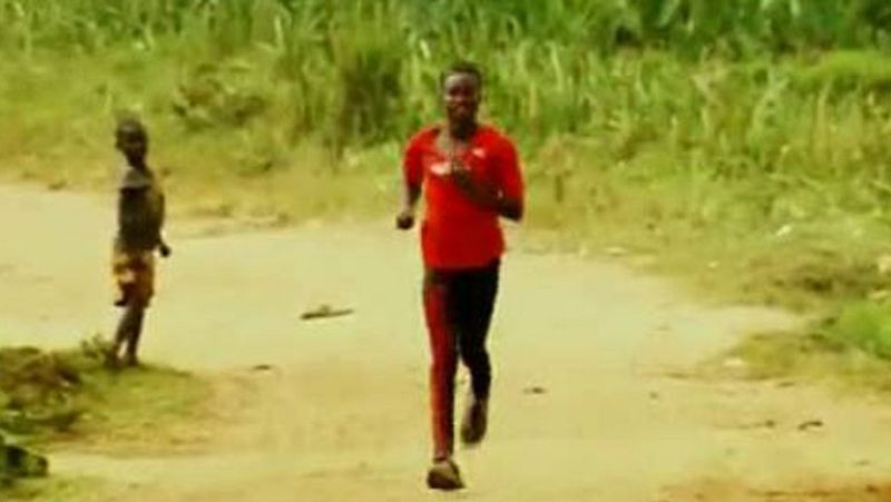 La atleta ugandesa Annet Negesa es la gran esperanza del país africano en alcanzar el éxito en los próximos Juegos Olímpicos de Londres, en los que participará esta joven de 19 años que no tiene entrenador pero sí fuerza y esperanza suficiente como p