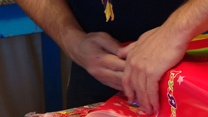 Telediario 1 - El arte de envolver regalos