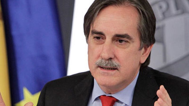 Valeriano Gómez muestra su "profundo desacuerdo" con la congelación del salario mínimo 