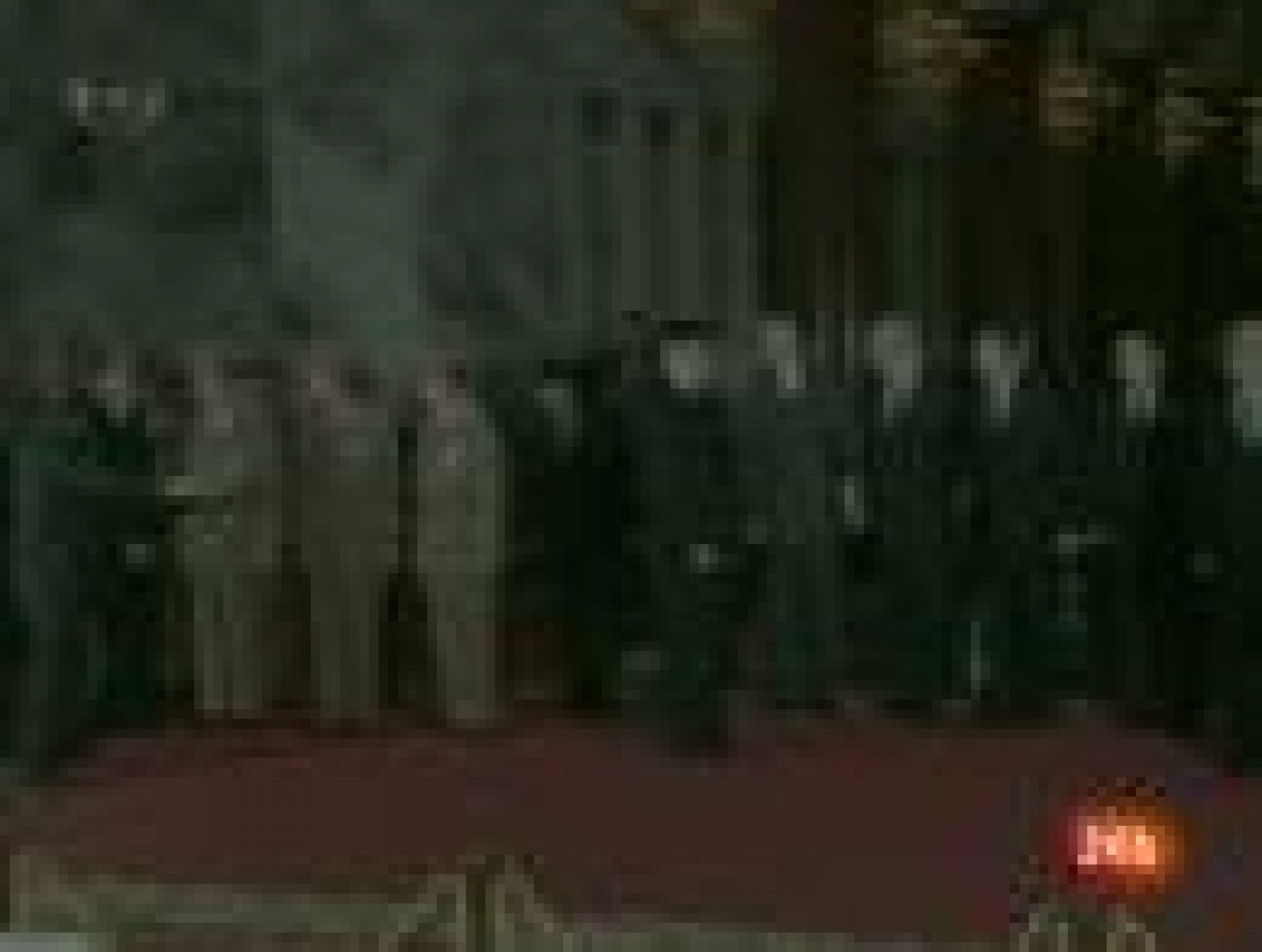 Telediario 1: Pyongyang cierra con tres minutos de silencio los actos funerarios por Kim Jong il | RTVE Play