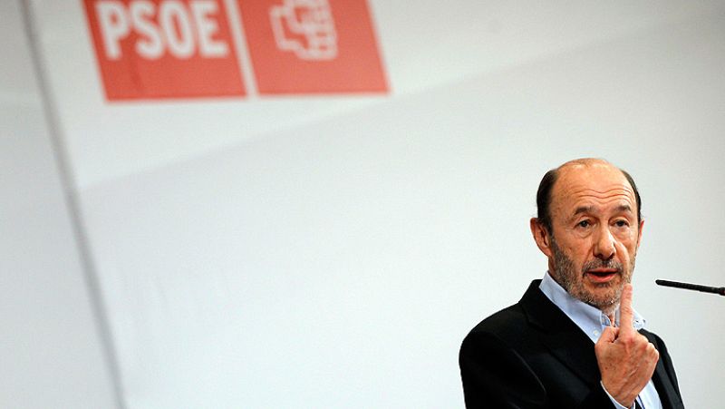 Rubalcaba presenta su candidatura a la Secretaria General del PSOE
