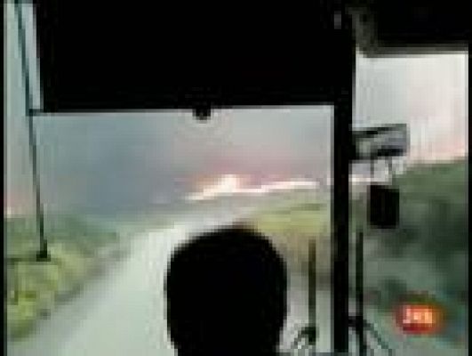 Chile pide ayuda internacional por el fuego de Torres del Paine
