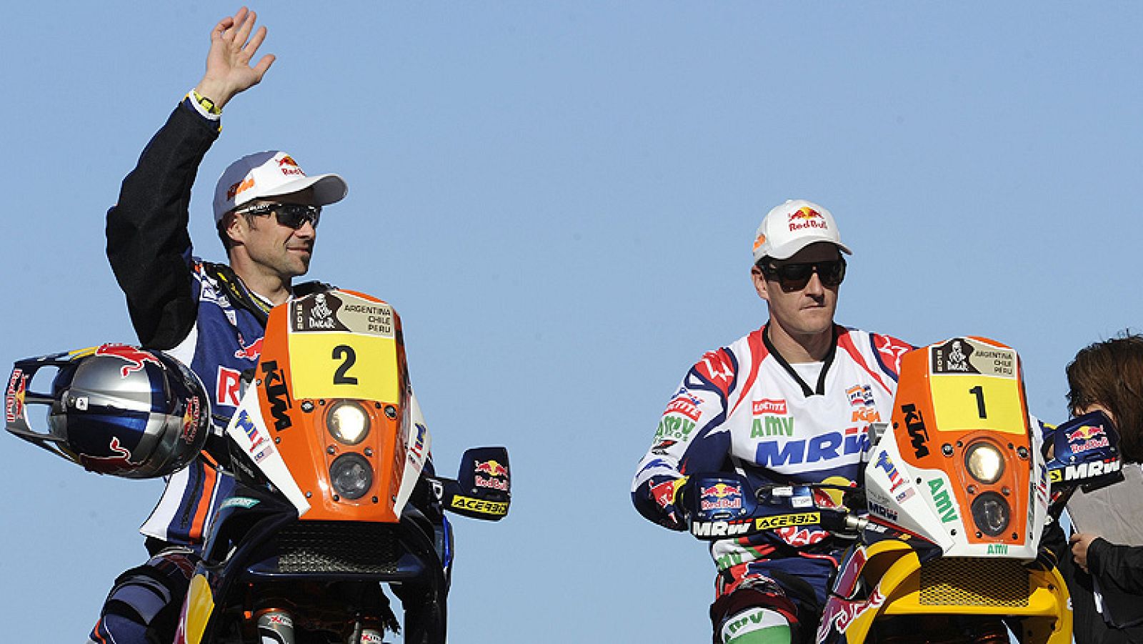 El piloto español de motos Marc Coma (KTM) ha finalizado segundo  en la primera etapa del Rally Dakar, que ha comenzado este domingo  con un recorrido de 820 kilómetros entre las localidades argentinas  de Mar del Plata y Santa Rosa, tras llegar por 