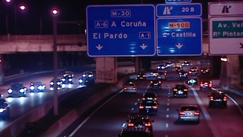 Tarde noche de regreso en las carreteras para miles de personas 