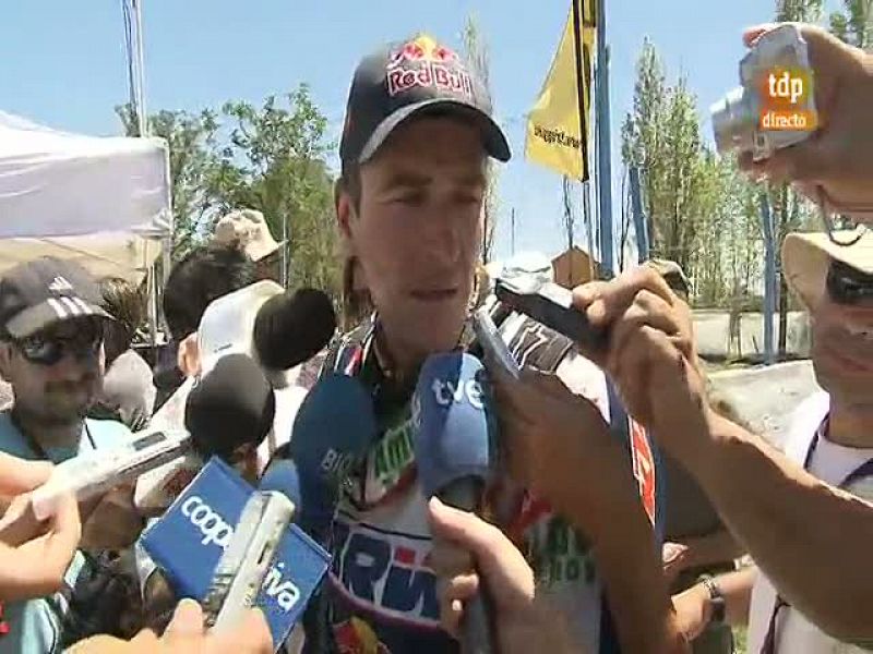 El piloto español Marc Coma (KTM) ganador hoy de la segunda etapa del Dakar y nuevo líder del rally, puso paños fríos a la pequeña brecha que ha abierto respecto a sus perseguidores, aunque reconoció que siempre es positivo empezar con buen pie. "Que