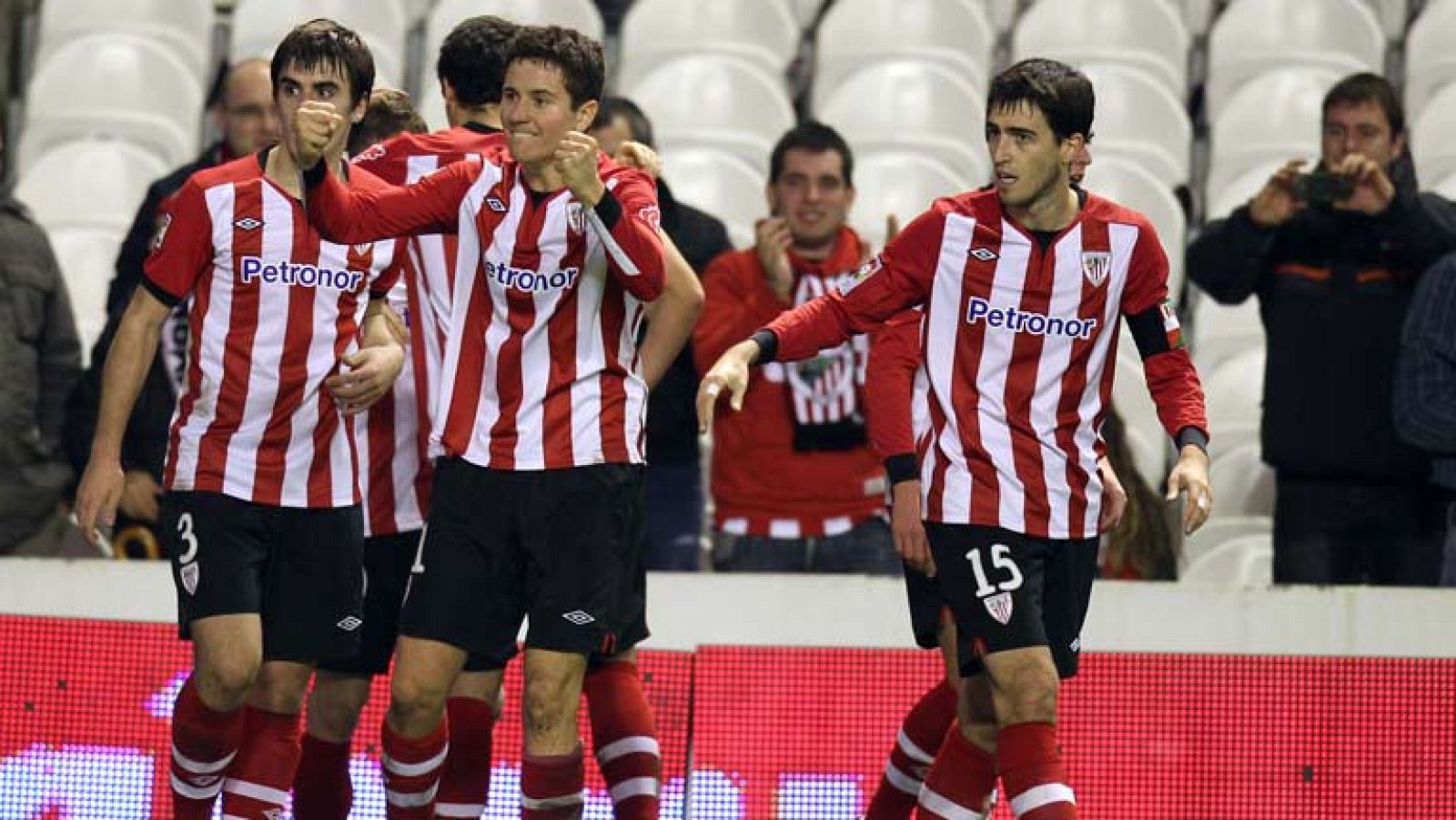 Además del Real Madrid - Málaga, este martes se juegan otros tres partidos de ida de los octavos de final de la Copa del Rey. Son el Alcorcón-Levante, Mirandés-Racing y el Albacete-Athletic, que será el primer partido oficial que se juegue en 2012 en