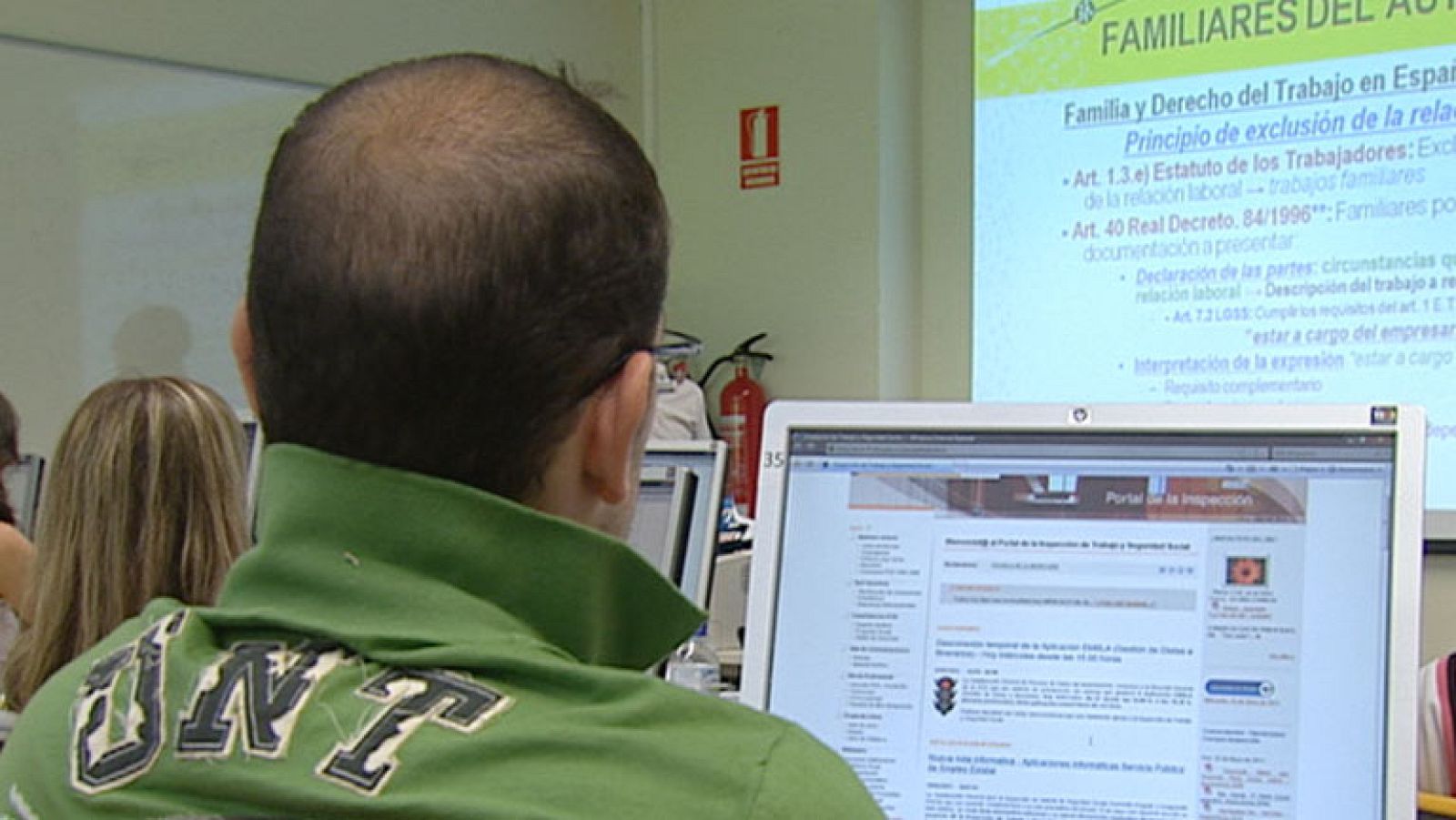 Uno de cada tres trabajadores españoles tiene una formación superior a la que necesita