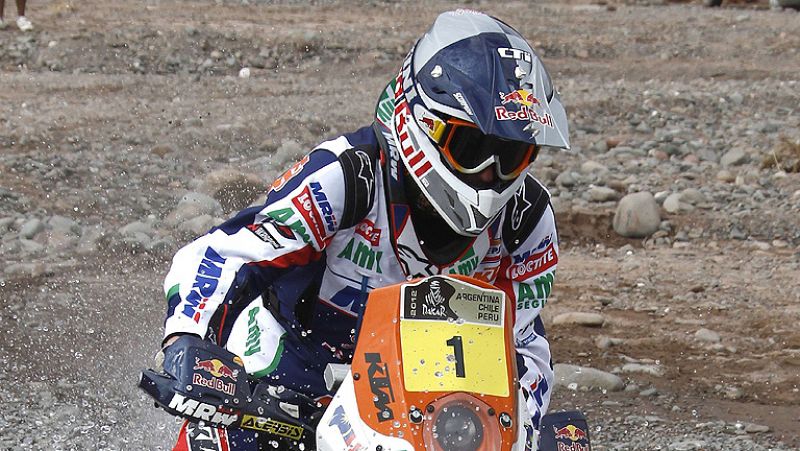 El piloto español Marc Coma (KTM) consiguió recortar distancias al  líder en motos del Rally Dakar 2012, el francés Cyril Despres, tras  vencer en la cuarta jornada de competición, celebrada entre las  localidades argentinas de San Juan y Chilecito,
