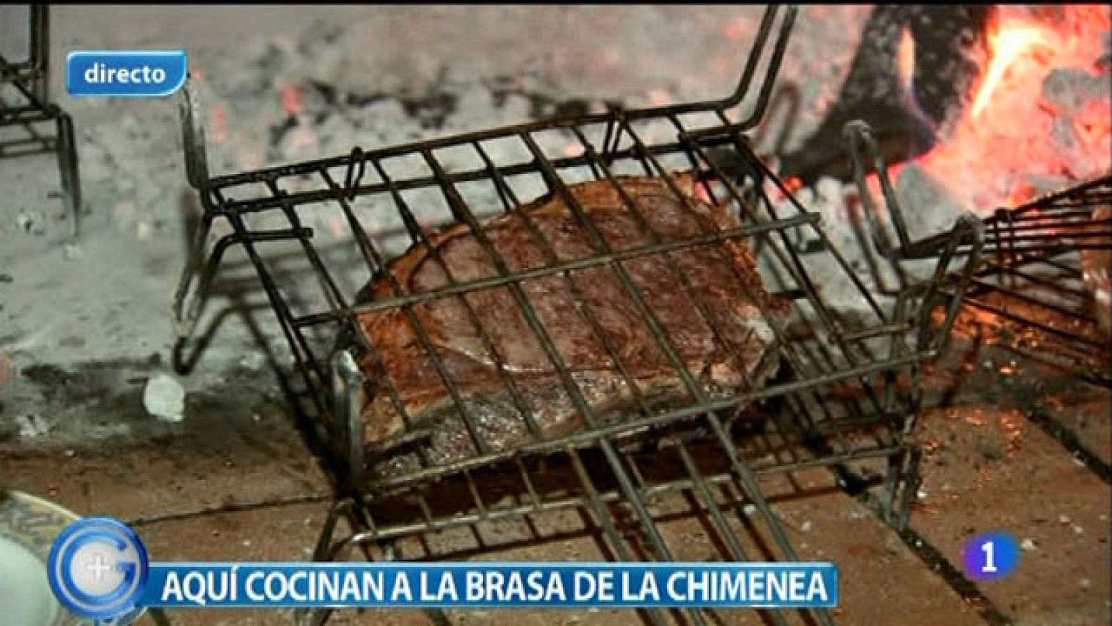 Cocinamos carne a la brasa de una chimena 