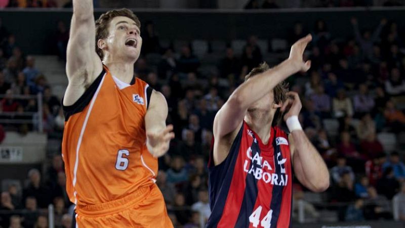 El Caja Laboral ha ganado un partido poco brillante contra el Fuenlabrada, con un resultado final de 61-51. Los vitorianos se colocan de este modo colíderes. 