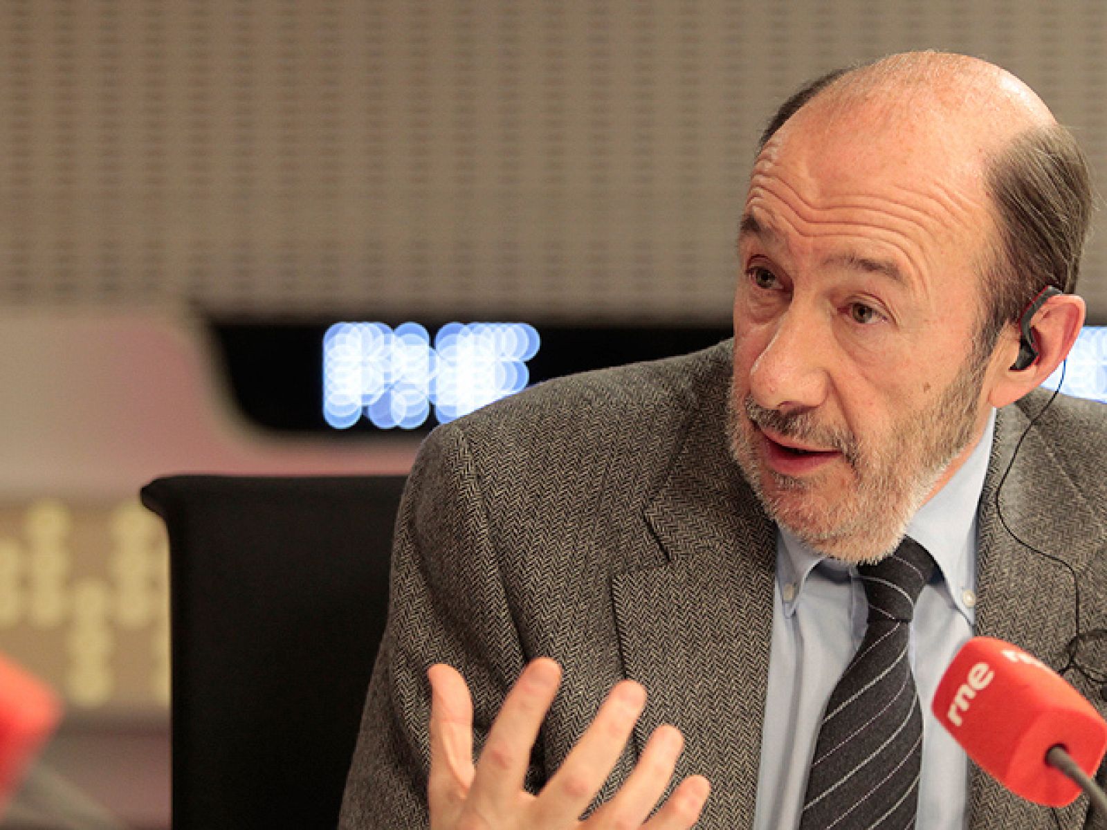 Rubalcaba asegura que el PP les ha "copiado" la idea de limitar el pago en efectivo