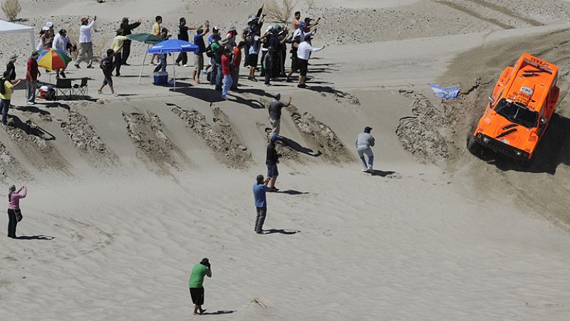 Jesús Cebrián nos muestra la importancia de la ayuda de los espectadores en el Dakar.