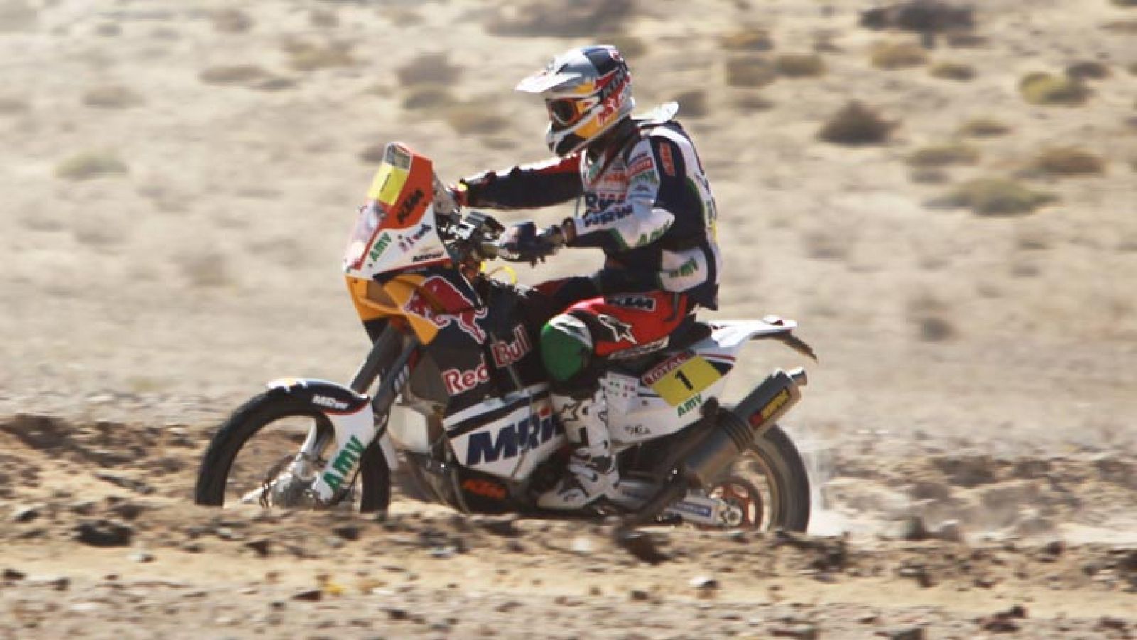 El piloto español gana la séptima etapa del Dakar 2012 en el desierto de Atacama y recorta algo más de dos minutos respecto al líder, Cyril Despres. 