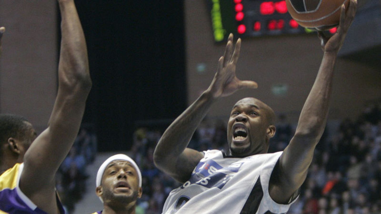 Blu:sens Monbus 63-72 Blancos de Rueda Valladolid - Baloncesto en RTVE | Ver