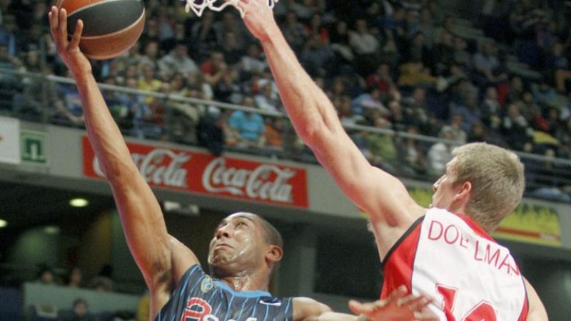 El base del Asefa Estudiantes Jayson Granger volvió a resolver, hoy bien secundado en el último minuto por el dominicano Luis Flores, la papeleta a su equipo que vio cómo los tiradores del Assignia Manresa, Doellman y Downs, es especial, a punto estu