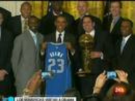 Telediario 1 - Obama recibió a los campeones, Dallas Mavericks