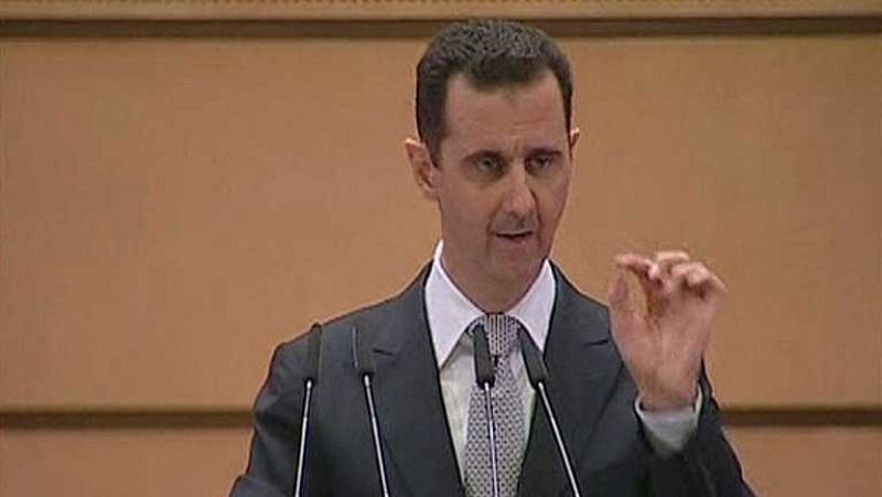  El presidente sirio, Bachar al Asad, ha asegurado que no se plegará a las presiones de lo que denominó "una conspiración exterior" y ha afirmado que liderará su país por el camino de la estabilidad y la victoria total